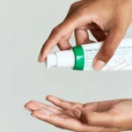 ⁦Moisturizing, Brightening & Dark-Spot Correcting Serum – 50 ml⁩ - الصورة ⁦3⁩