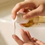 غسول زيتي مدغشقر سنتيلا لايت من سكين 1004، 200 مل - Image 3