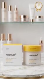 ميديكوب (Medicube) بحمض الكوجيك والكركم لتفتيح وتقشير البشرة - 70 قطعة