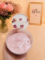 سكراب للجسم بالرمان والورد الجوري "فيلفت برايد" - Velvet Bride Pomegranate & Damask Rose Natural Body Scrub (250 جم) - Image 2